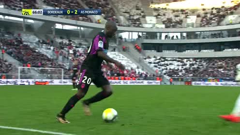 前教练：莱奥小时候的天赋只有C罗能与之相比