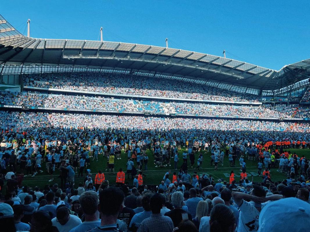 C罗打趣：詹姆斯是个好人，但我头发比他多！