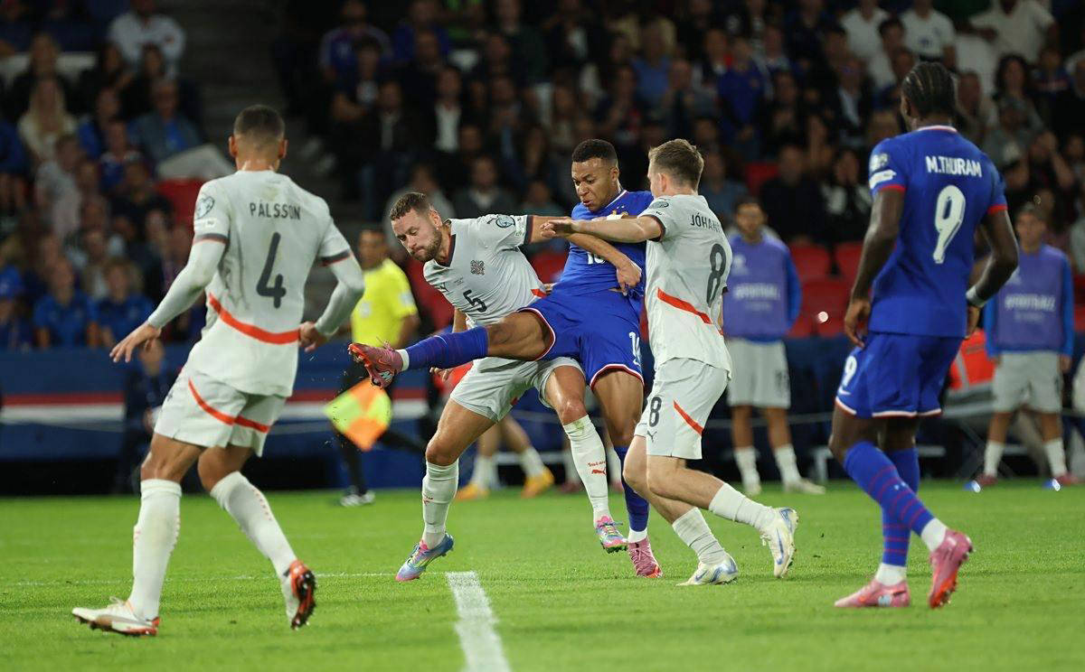 马雷斯卡：埃斯特旺像个旧时代的孩子，他不沉迷于手机和社媒