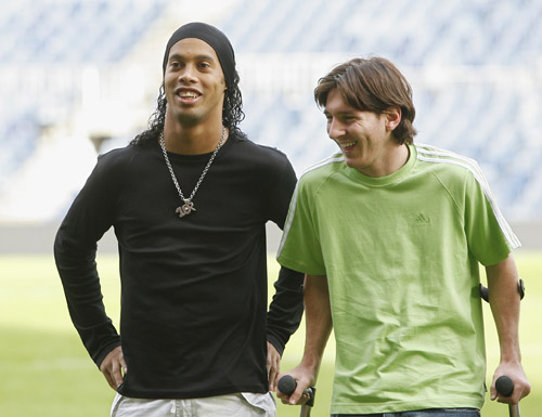 记者：邵佳一将现场观战西海岸vs亚泰，不会参与临场指挥工作