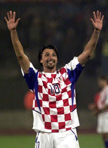 勒沃库森客场1-0战胜本菲卡，希克制胜