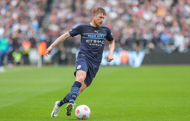 庆祝苏超夺冠，泰州市委书记与泰州队球员合唱《歌唱祖国》