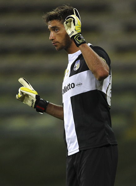 0分0板0助+投篮过桥，被杜锋“死亡凝视”，粤蜜：赶快把他送走