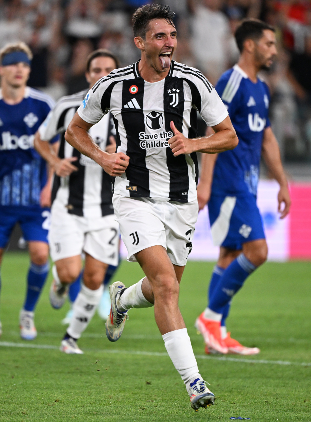 单届世欧预／欧预赛进球榜：哈兰德、莱万16球并列第一